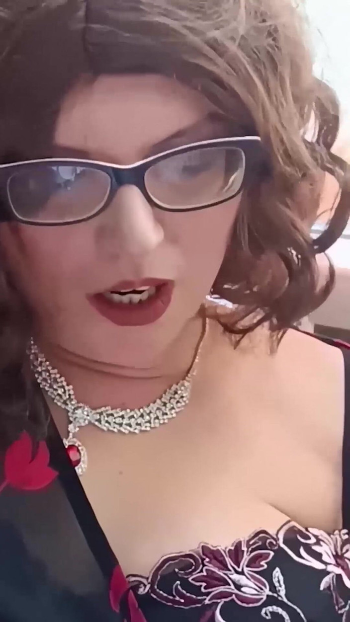 Stepmom's fun: La giovane moglie del nonno ha sedotto il suo figliastro