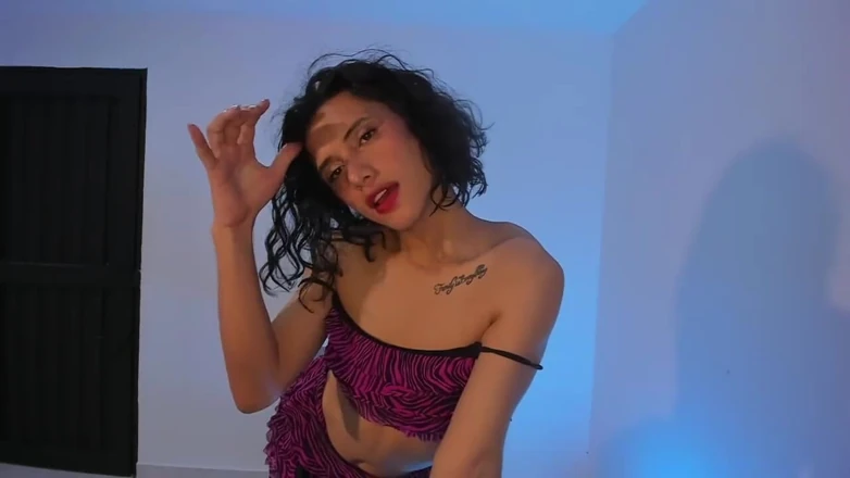 Artesensual: 雄辩的美女，femboy在它最大的辉煌