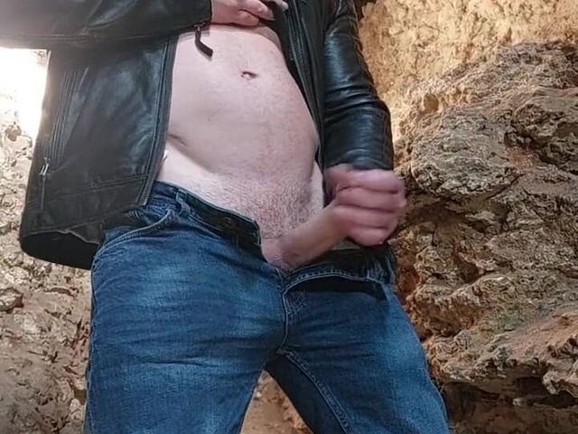 Cave Man Is Here.big Cumshot N a Public Cave Almoat Got Caught.flexin and Showin Ass to. (Michael Ragnar)