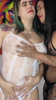 ポールダンスでとてもセクシー