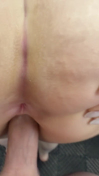 Scopo con la bocca, deepthroat, leccare la figa e sesso duro con tette grandi e culo da barista - Luna Doll