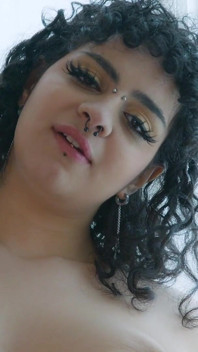 Sombria Kitti se fode com um Vibrador