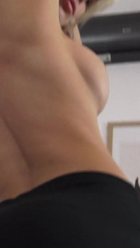 Cặp mông cong lắc lư và khuôn mặt pov ngồi trong quần leggins đen và leggins leggins bei mông to Amazone Amanda.