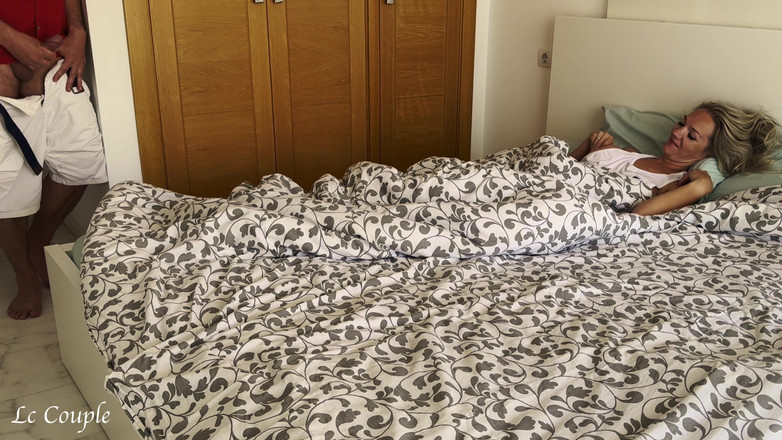 LC couple: Gebruik bescherming als je je lul in het geschoren poesje...