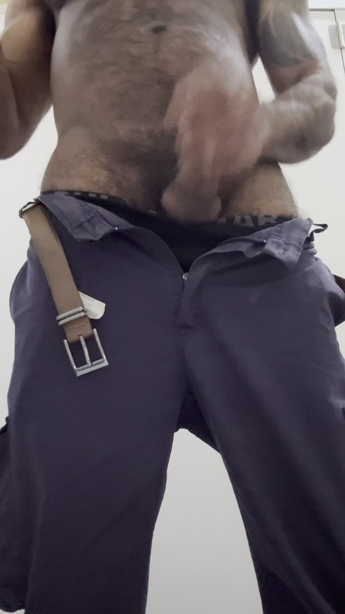 Wesley Fudedor: Titta på porr och cumming i badrummet på mitt arbete