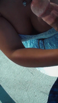 Bella reese fa un deepthroat ad un cazzo mostruoso prima di scoparne la sborra