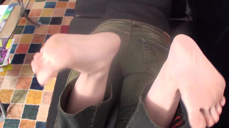 Foot Girls: 음악에 매달려 있는 Xenia의 발