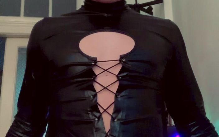 Trixxxie: Sevimli trans kadın kılıklı sürtük gösteriş yapıyor