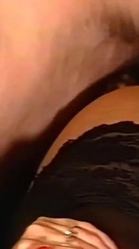 Sexy blonďatá milfka je nadržená a chce být tvrdě ošukána