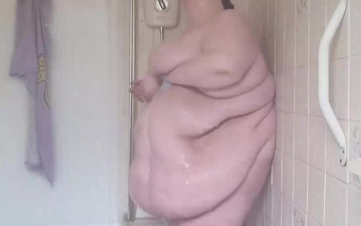 SSBBWLadyBrads: आओ और मेरे साथ एसएसबीबीडब्ल्यू देवी एक शॉवर ले लो