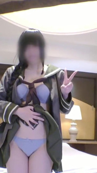 Kontorsbagare i en Kitakami Cosplay avslöjade sin lekfulla sida i en förvånansvärt frestande soloprestanda 2: a