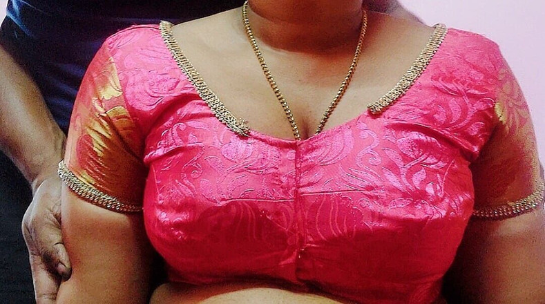 Desi Mohini: 離婚妻の若いテレビ整備士