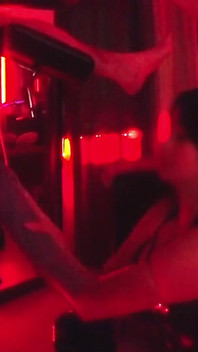 Fisting anale profondo estremo doppio fisting sulla sedia ginecologica