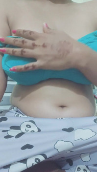 Presionando tetas indias