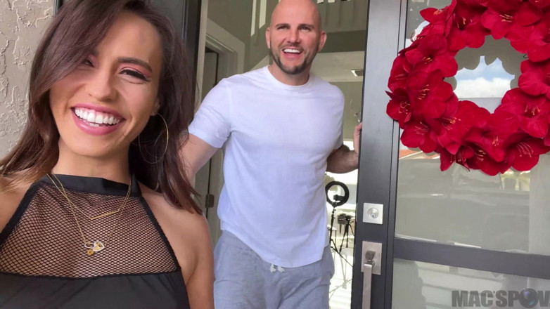 J-Mac: PAWG Kelsi Monroe wird gefickt und Jeans von Jmac zerrissen