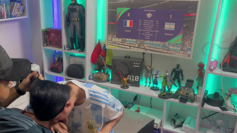 Jenifer Play: Chica Argentina Pierde Apuesta Y Tiene Que Chupar Una Gran...