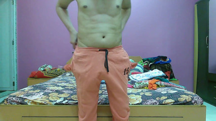 Cute & Nude Crossdresser: Femboy Sweet Lollipop drăguță și goală în dormitor.