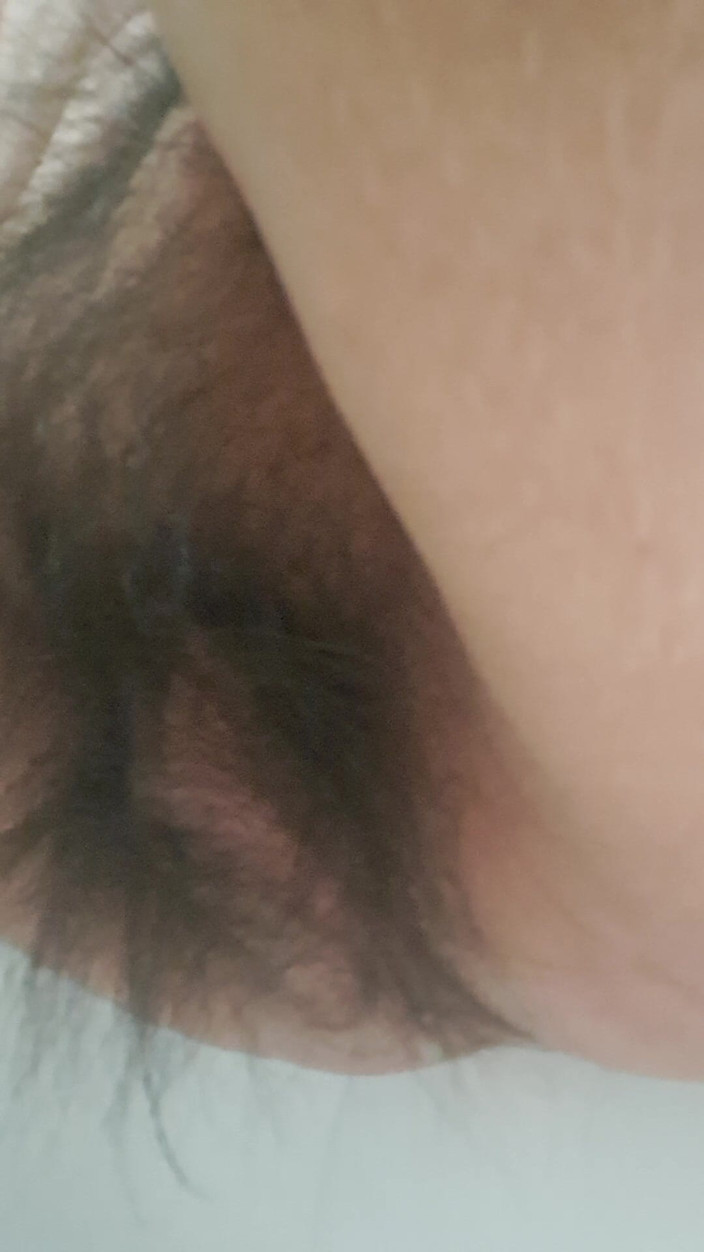 Mommy big hairy pussy: Je veux que tu essaies la chatte poilue d’une MILF