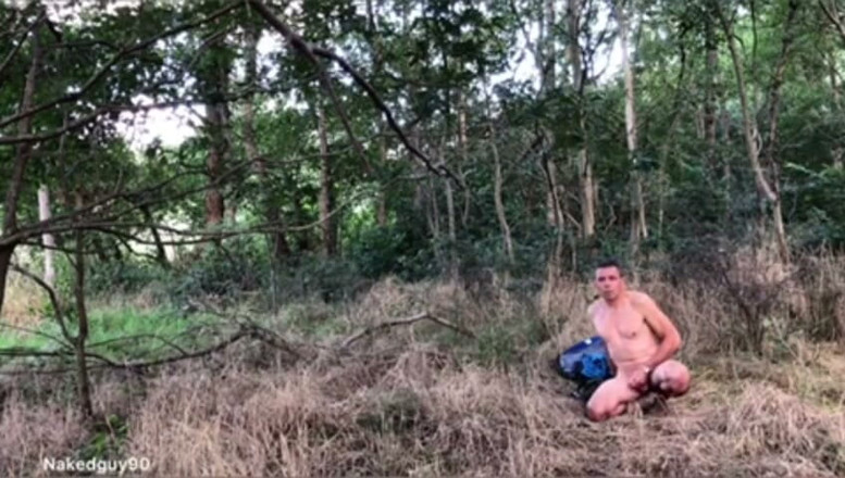 Benbinaked: Cruisung nudo nel bosco