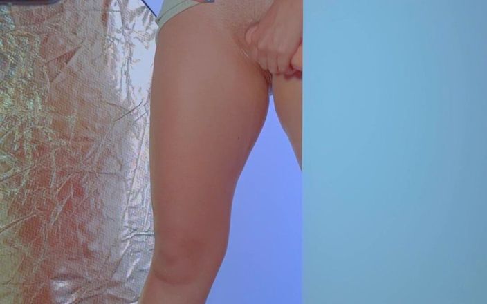 Little Dessert: Vysokoškolská desi se sexy šaty a tenisky Si hraje se skleněným...