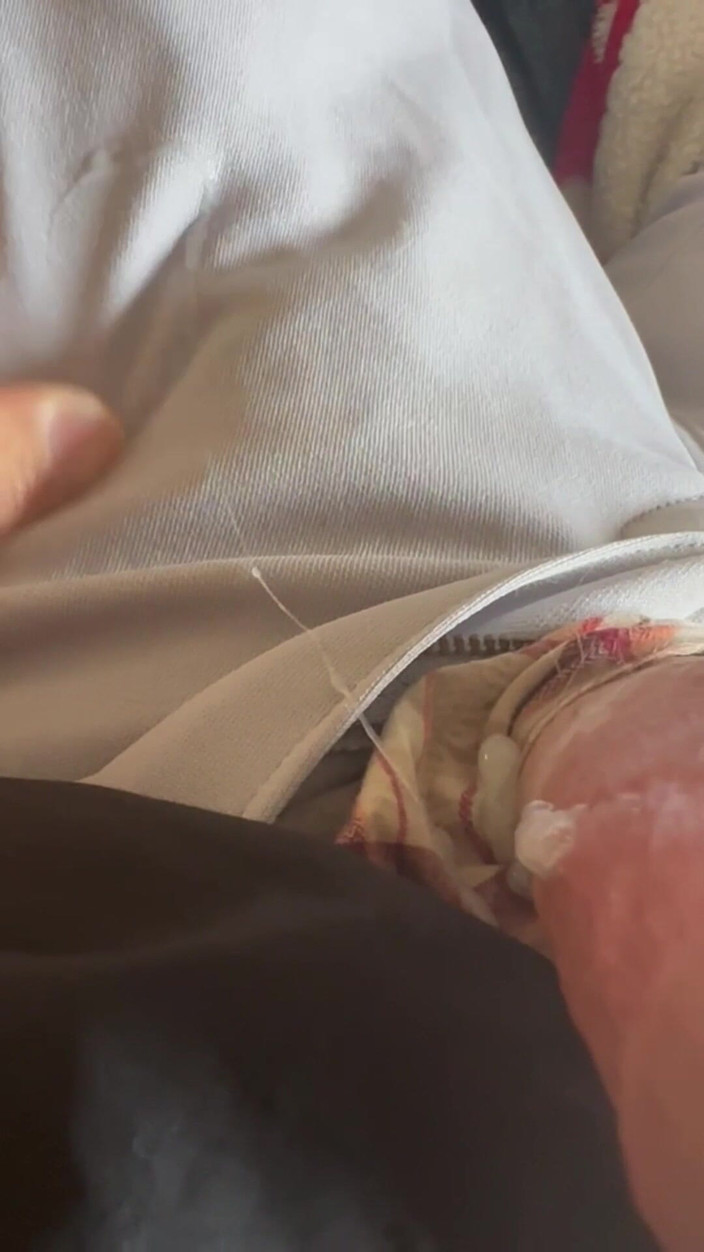 Gay Soldier Stuff: 穿着一双棒球裤撸管 - 从下士那里借来的，所以我试图把我所有的精液都放在sarge的拳击手上，但哎呀