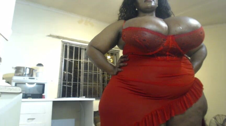 Legendary Booty Overdose: Zralá SSBBW plivá na obří prsa a škádlení vibrátorem