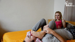 Czech Soles - foot fetish content: Buenos dias mis pies maloliientes