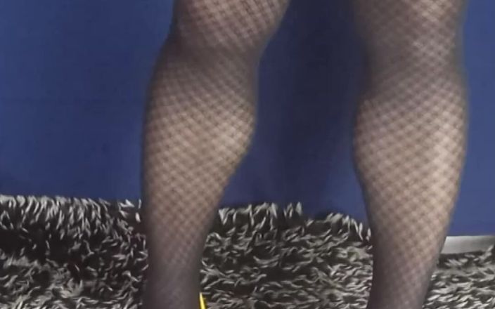 AdultGameplays: Collants à carreaux, talons hauts et mini-robe