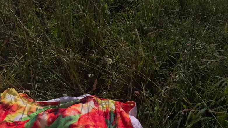 AmyHi: A Teen Girl Allowed an Exhibitionist to Cum on Her