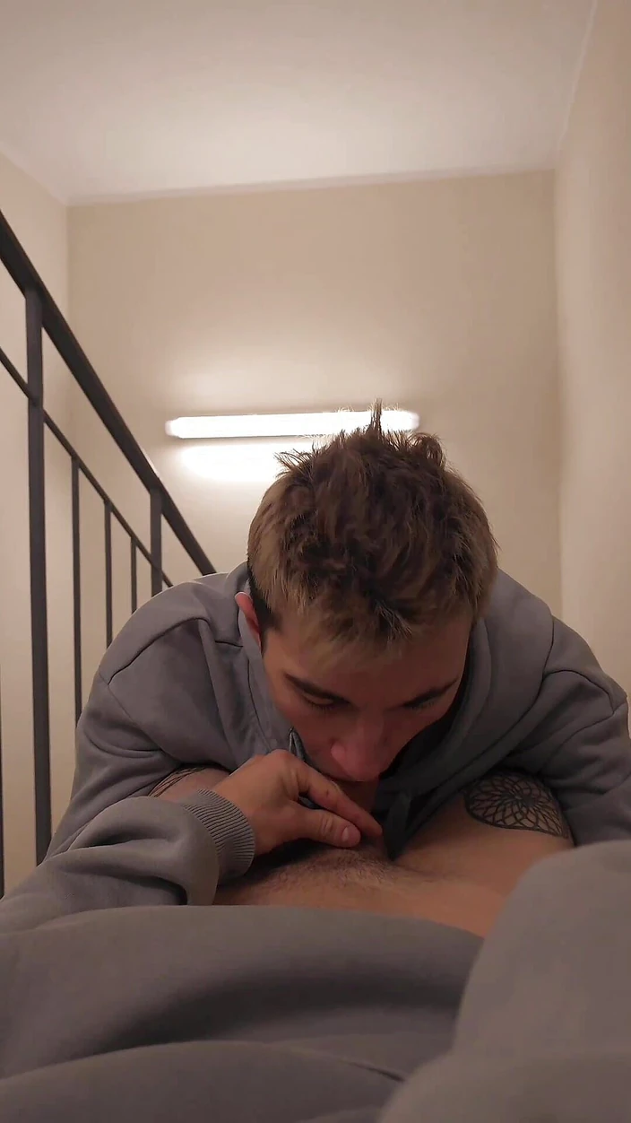 Ethan Lestray: Parte 2 Una succosa scopata di due ragazzi gay sulle scale