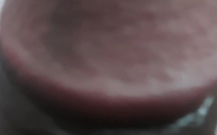 Lubina45: Seorang pria yang menghargai keinginannya sendiri dalam kesendian.