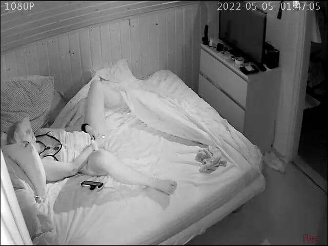 KittieNoOne: KittieNoOne rucha swoją cipkę, aż do orgazmu