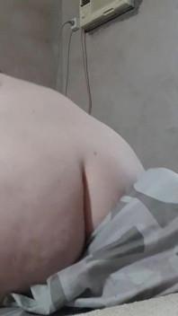 BBW dziewczyna z dużym tyłkiem ujeżdżanie poduszki