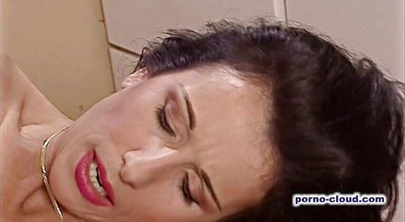 Porno Cloud: 双拳女同性恋者