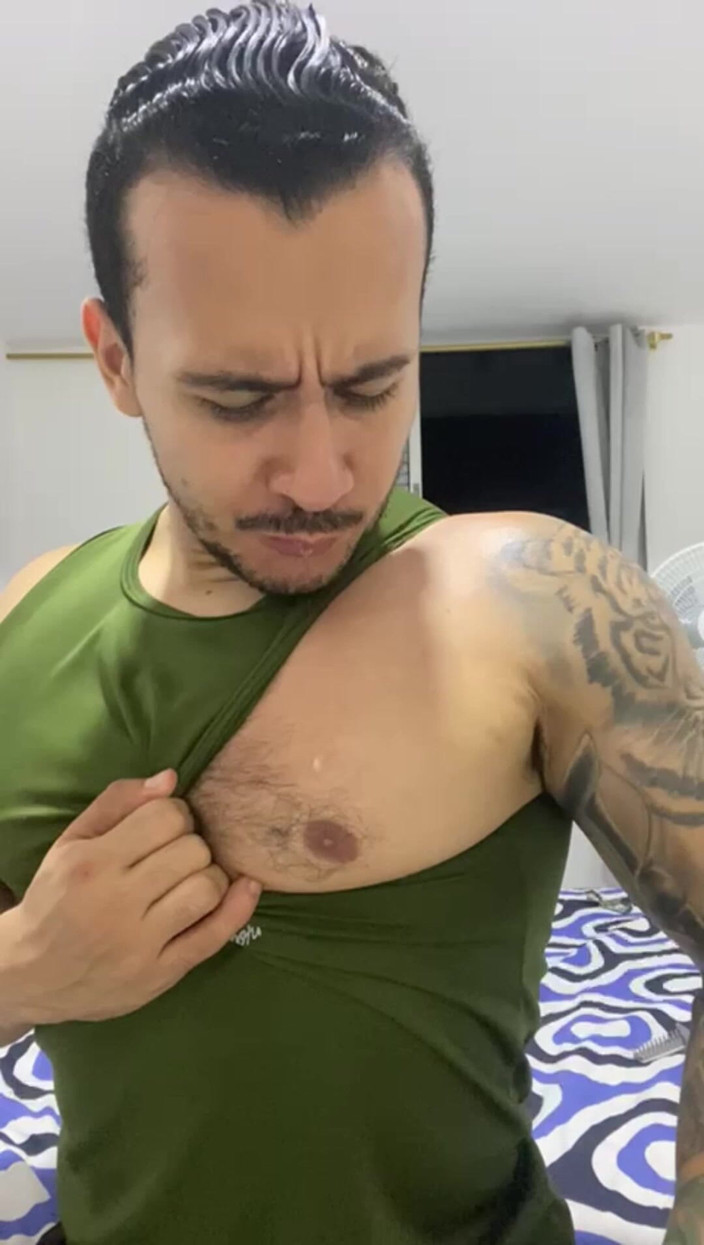 Christian_colombian: Skvělé uctívání svalů super nadrženého Latina