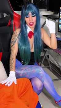 Bulma scopa Goku mentre Vegetta treni