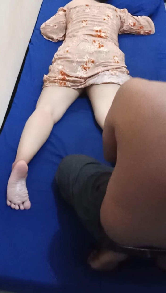 Angelina Pop: Je baise la fille d’un voisin pendant un massage