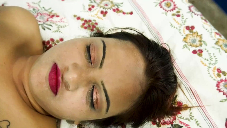 Xtramood: Sexig styvbror kontrollerar sig inte för att knulla sin styvsyster