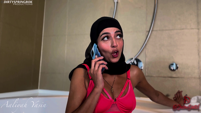 Aaliyah Yasin: 흑인 대물 자지로 호텔 방으로 배달되는 히잡 Aaliyah Yasin