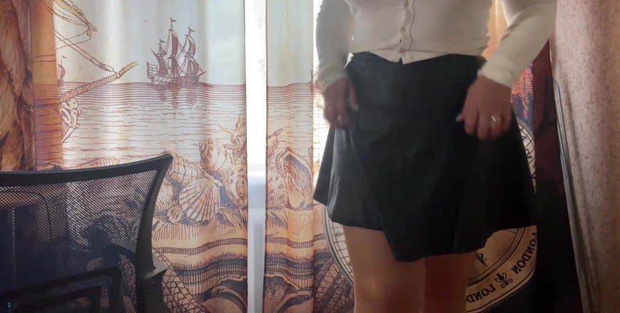 Lux Eva: あなたのコックをシコシコし、私のおっぱいに射精するための指示