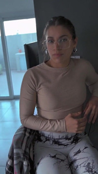 继母，你会给我买一辆摩托车吗？性爱成为这种青睐的一部分