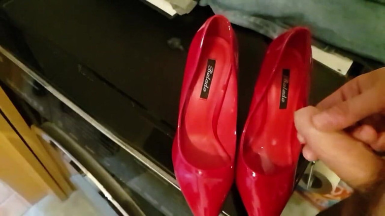 Milosbroz: Roter high heels, meine freundin kommt
