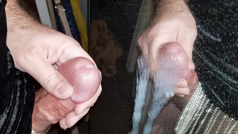 Dani Leg: Dani穿着性感的黑色渔网射得很大