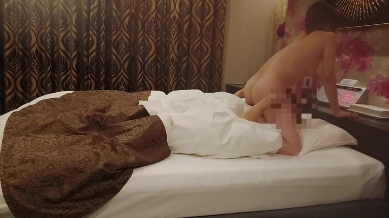 akeieroi: Sexuální video pořízené se sexuálním partnerem podvádějícího páru