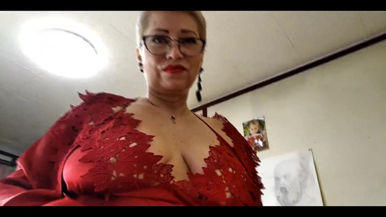 AimeeParadise: Dziś moja dojrzała pożądliwa dziwka żona w czerwieni, ale nadal dobrze...