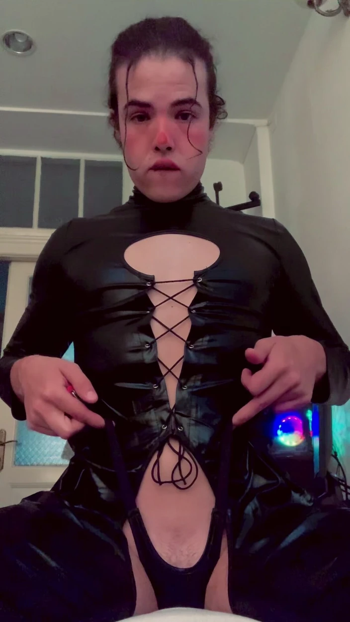 trixxxieee69: Cute Trans Sissy Slut Showing off