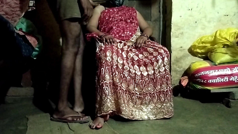 Desi_bhabhi121: Junges indisches paar küsst sich