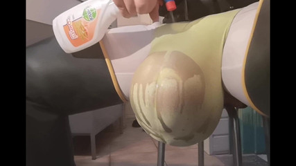 Monster_Meat_: Šukání uvnitř naplněného kondomu chčije