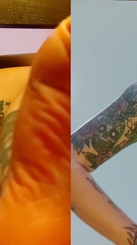 Bölünmüş ekran çift rebeca addams göğüsleri zıplıyor