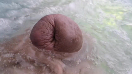 Monster_Meat_: Spuszczanie w jacuzzi